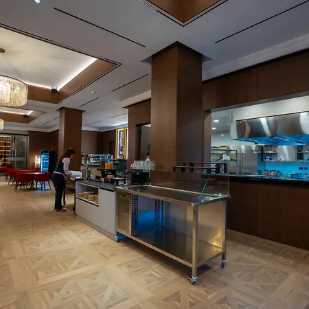 Hotel Mozart 4*